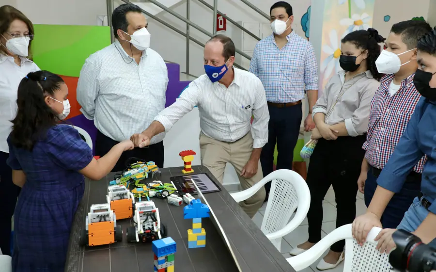 Sub Director USAID Matt Rees inaugura Cultivarte Usulután (51832477584)