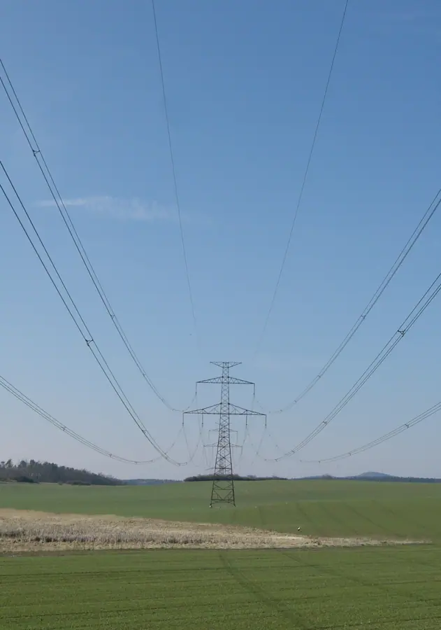 Electrical wires near Putim
