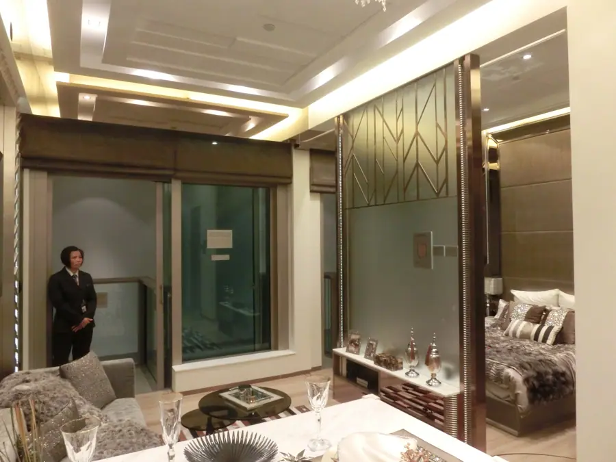 HK Wan Chai Hopewell Centre 8th floor showflat 灣仔 The Avenue 囍滙 living room n bedroom interior Dec-2013 01