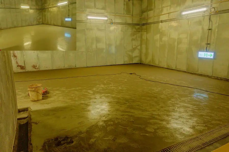 202407 Sence of outdoor air dust covered on the smooth chiller room floor before be fully cleaning out yet