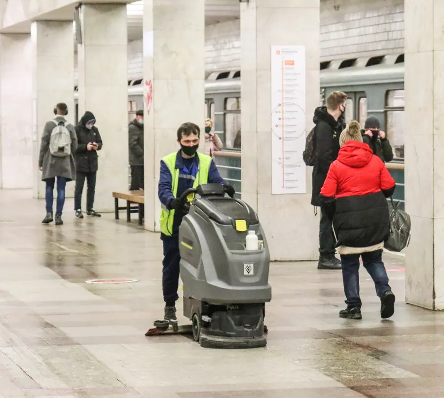Floor cleaning in Moscow Metro