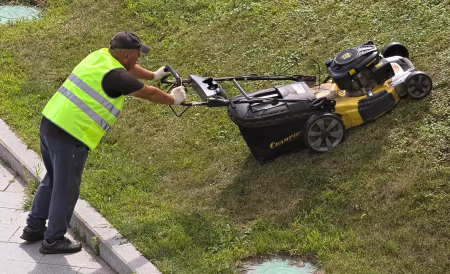 Moscow, lawnmower, July 2026 01