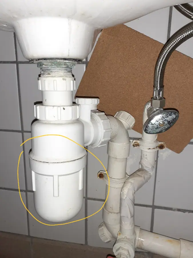 HK public toilet bathing hand sink drain pipes December 2019 SS2 02