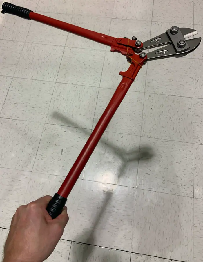Bolt cutter