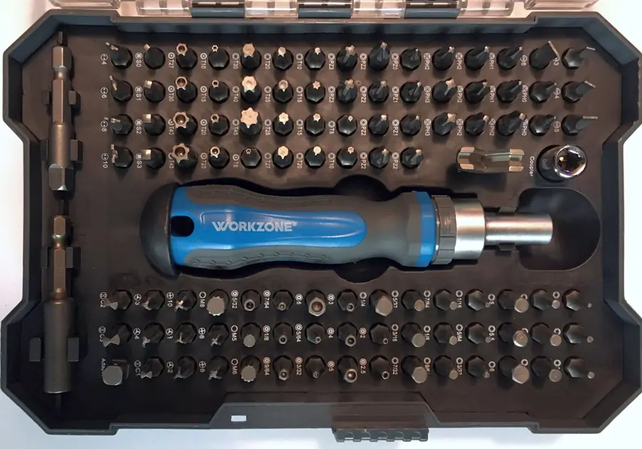 Screwdriver set with great variety of bits and ratchet screwdriver